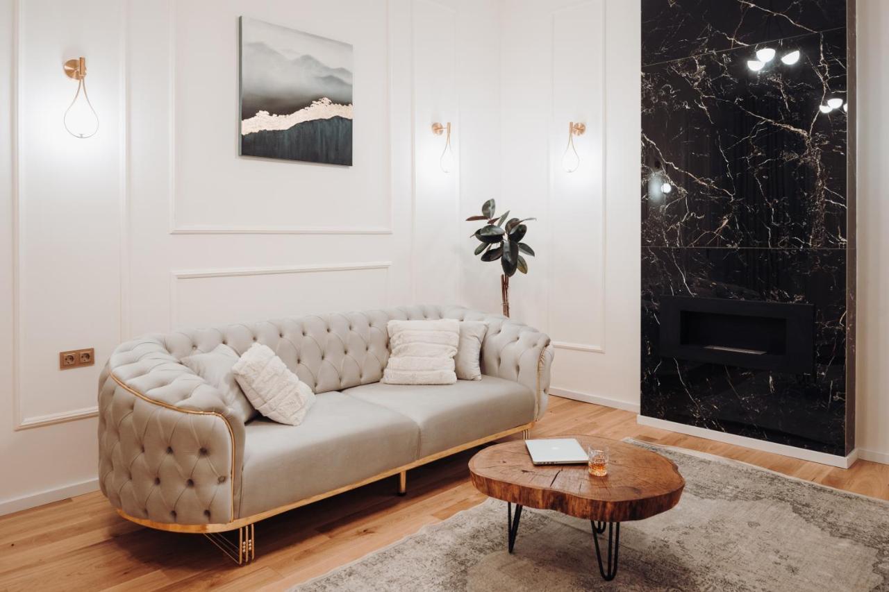 Fabulous And Fancy City Center Designer Apartment Cluj-Napoca Extérieur photo