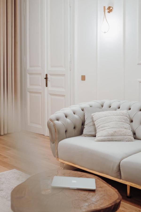 Fabulous And Fancy City Center Designer Apartment Cluj-Napoca Extérieur photo