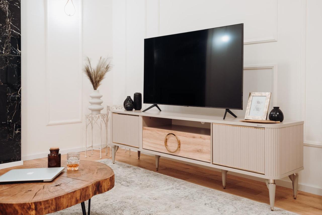 Fabulous And Fancy City Center Designer Apartment Cluj-Napoca Extérieur photo