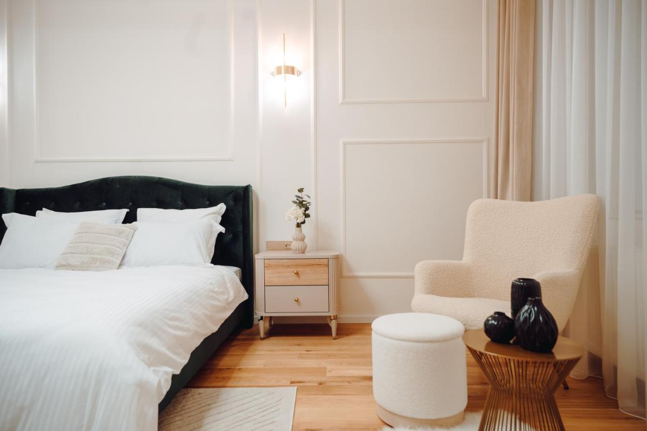 Fabulous And Fancy City Center Designer Apartment Cluj-Napoca Extérieur photo