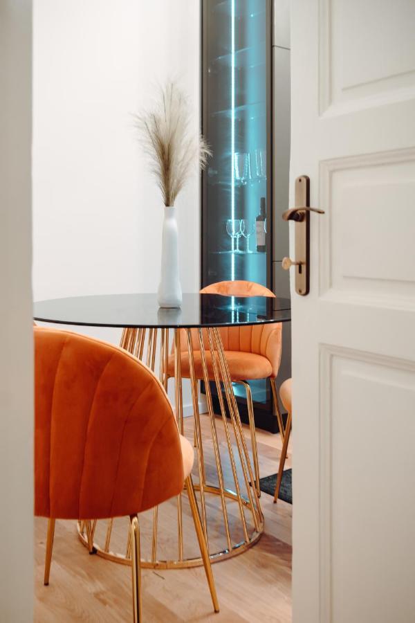 Fabulous And Fancy City Center Designer Apartment Cluj-Napoca Extérieur photo