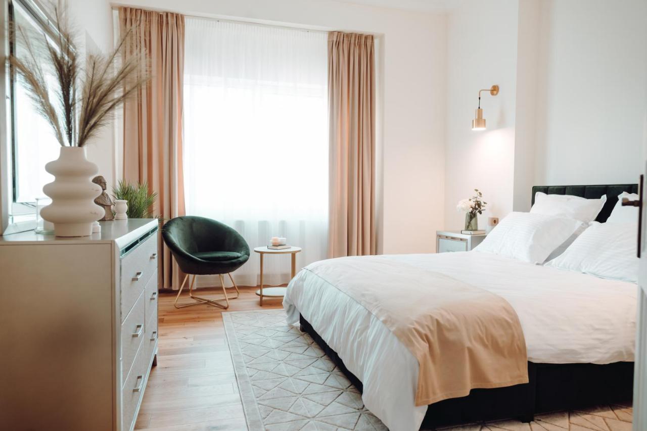 Fabulous And Fancy City Center Designer Apartment Cluj-Napoca Extérieur photo