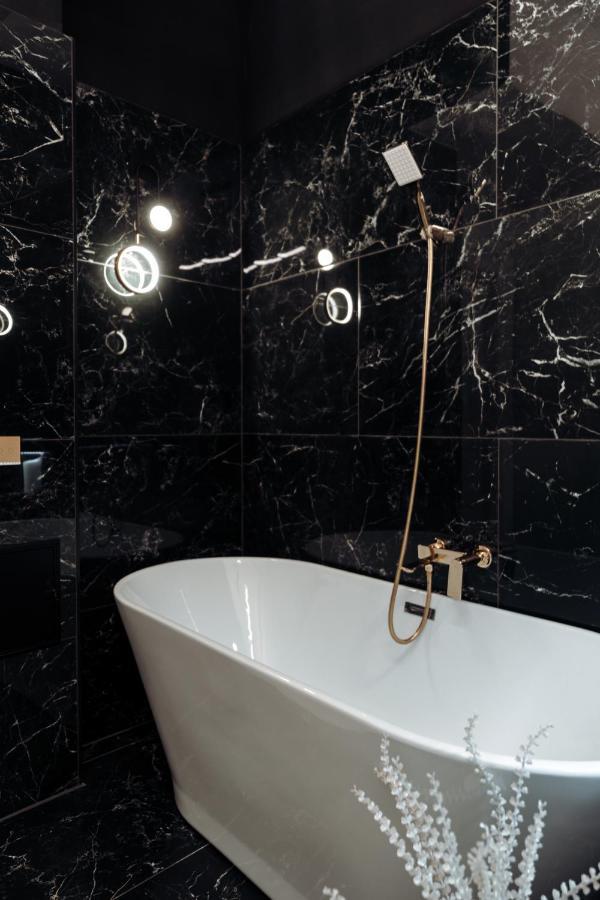 Fabulous And Fancy City Center Designer Apartment Cluj-Napoca Extérieur photo