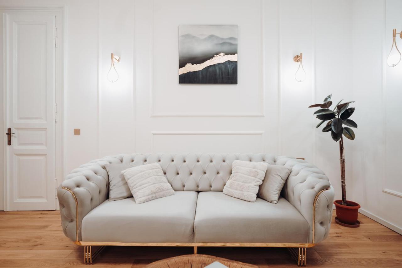 Fabulous And Fancy City Center Designer Apartment Cluj-Napoca Extérieur photo