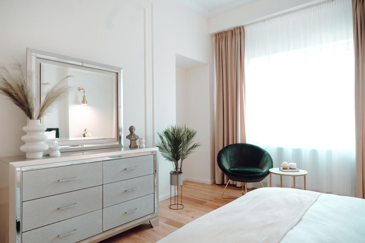 Fabulous And Fancy City Center Designer Apartment Cluj-Napoca Extérieur photo
