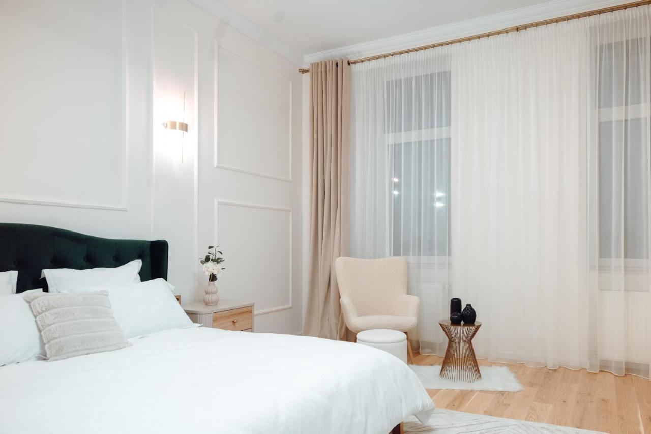 Fabulous And Fancy City Center Designer Apartment Cluj-Napoca Extérieur photo