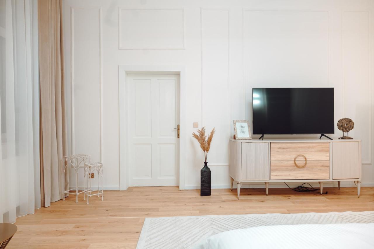 Fabulous And Fancy City Center Designer Apartment Cluj-Napoca Extérieur photo